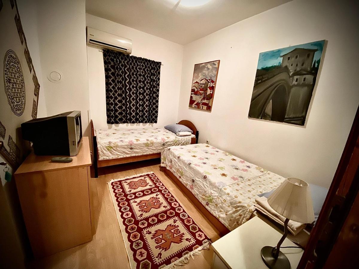מוסטר Hostel Backpackers מראה חיצוני תמונה