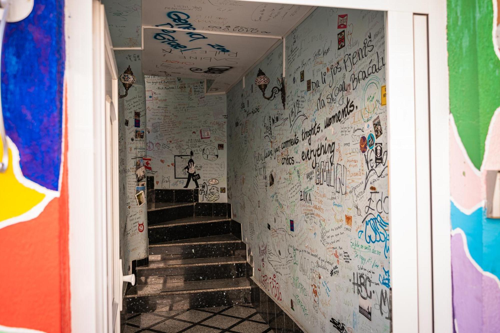 מוסטר Hostel Backpackers מראה חיצוני תמונה