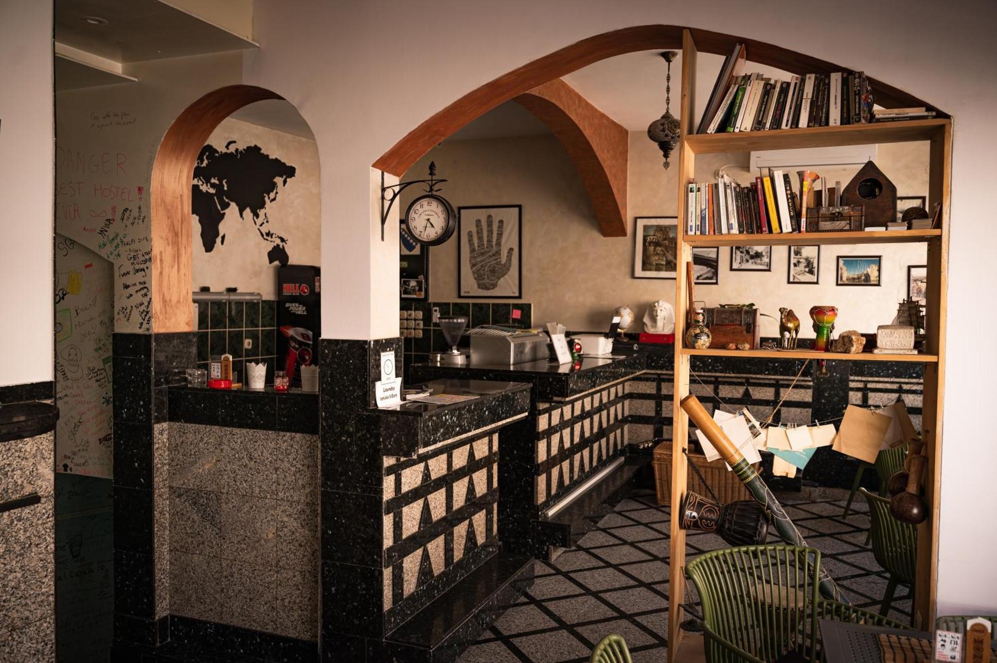 מוסטר Hostel Backpackers מראה חיצוני תמונה