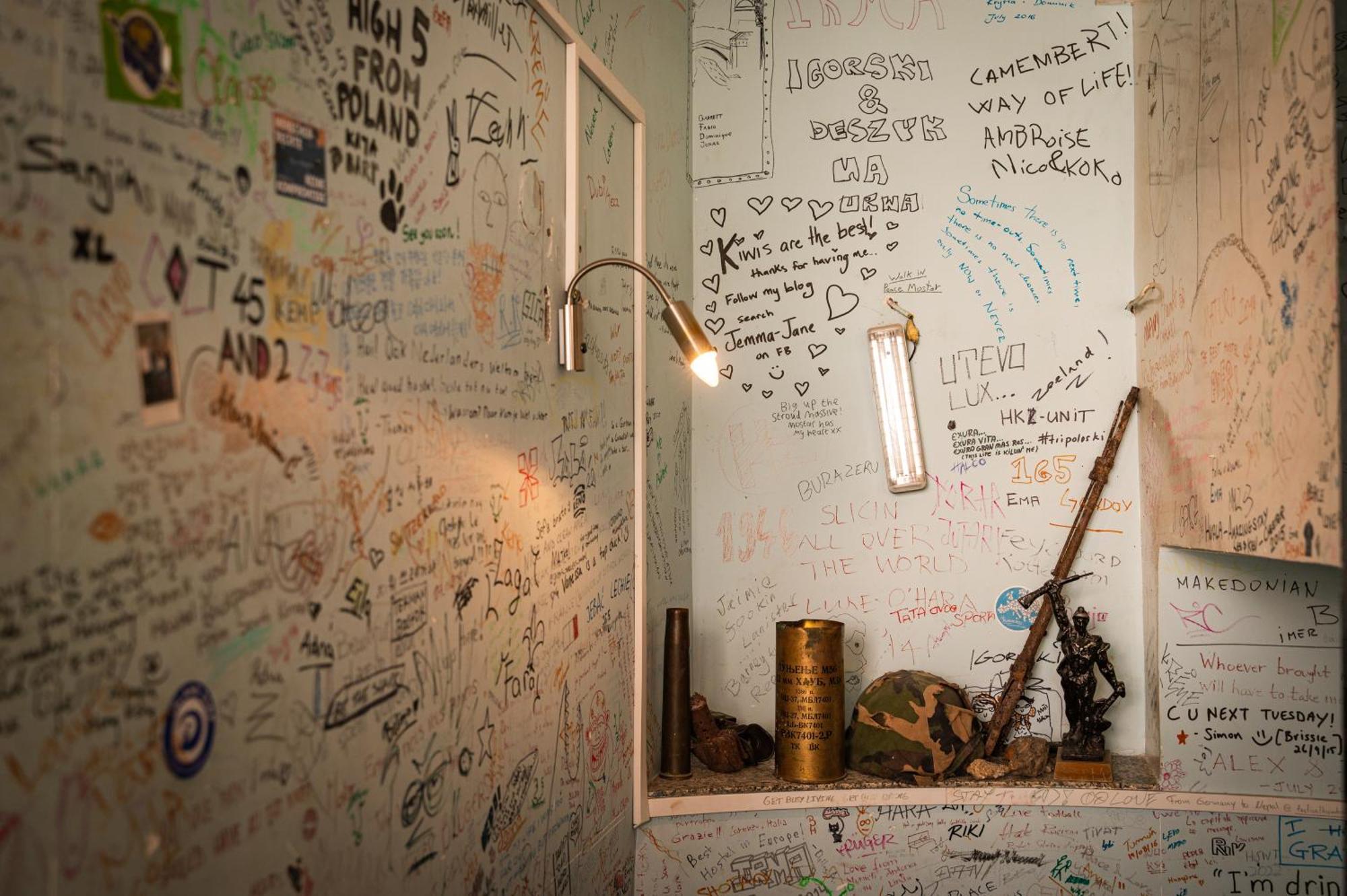 מוסטר Hostel Backpackers מראה חיצוני תמונה