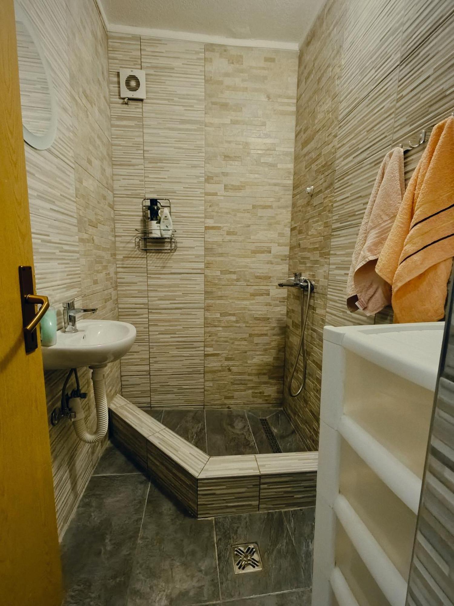 מוסטר Hostel Backpackers מראה חיצוני תמונה