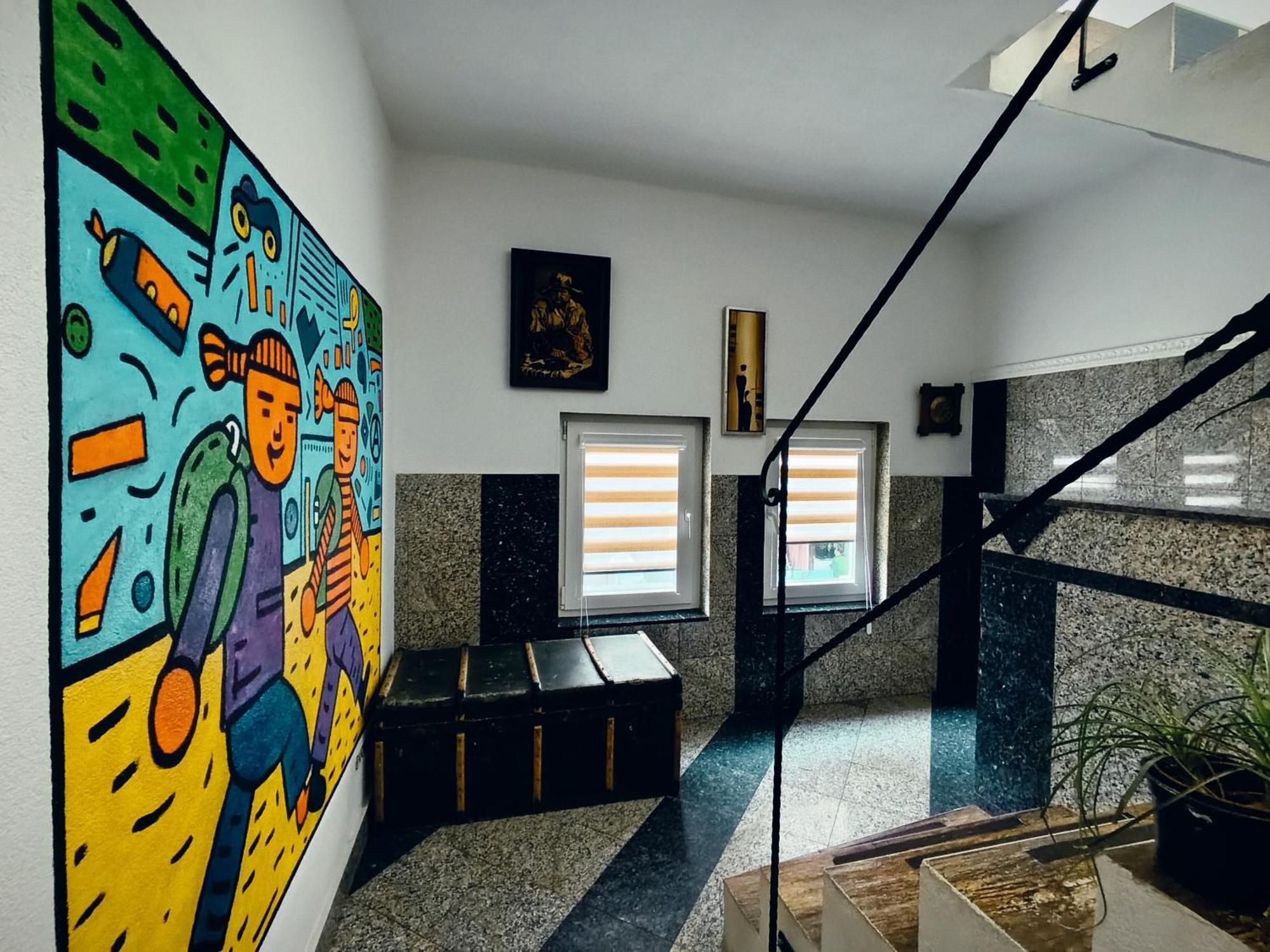 מוסטר Hostel Backpackers מראה חיצוני תמונה