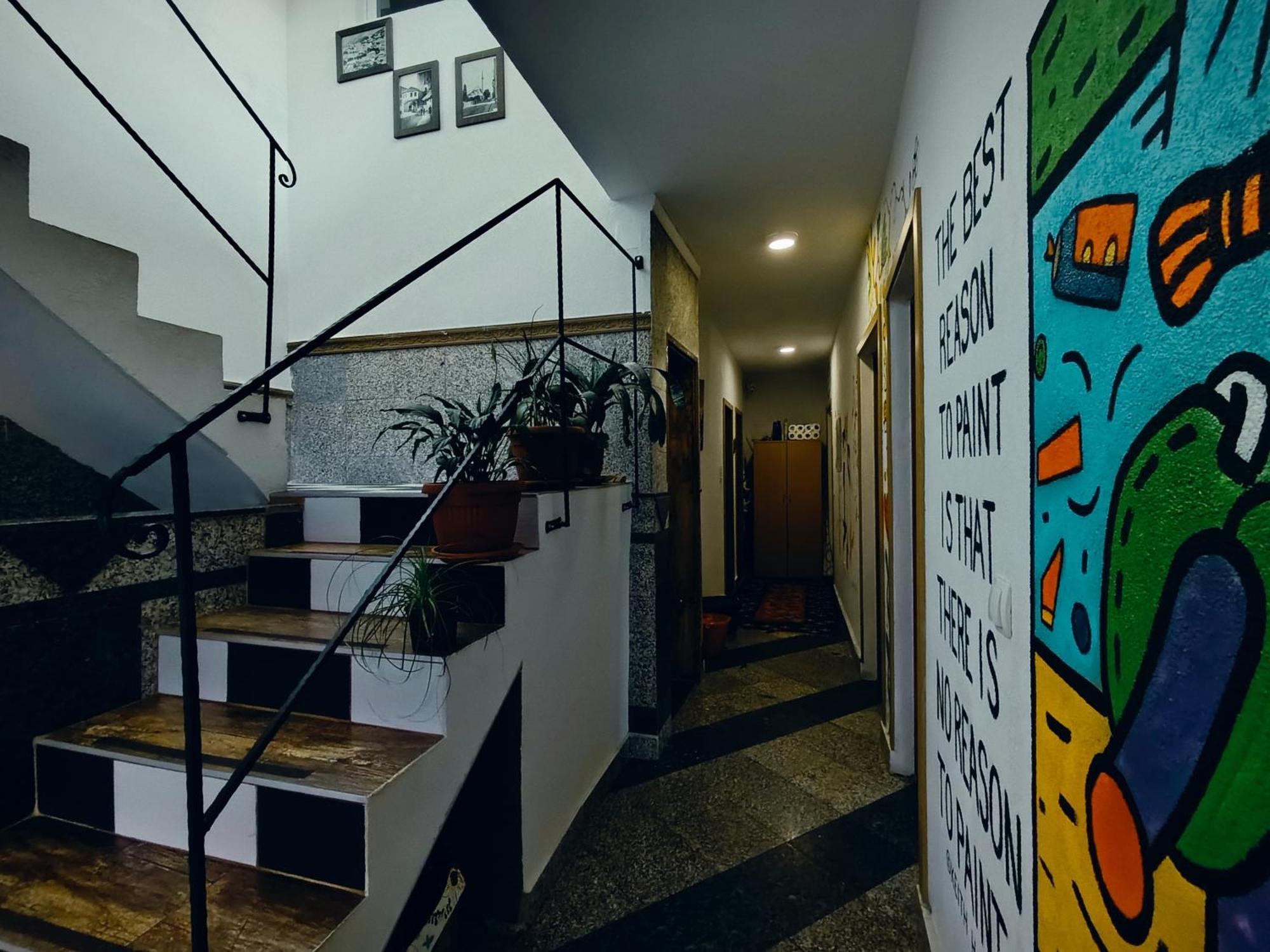 מוסטר Hostel Backpackers מראה חיצוני תמונה