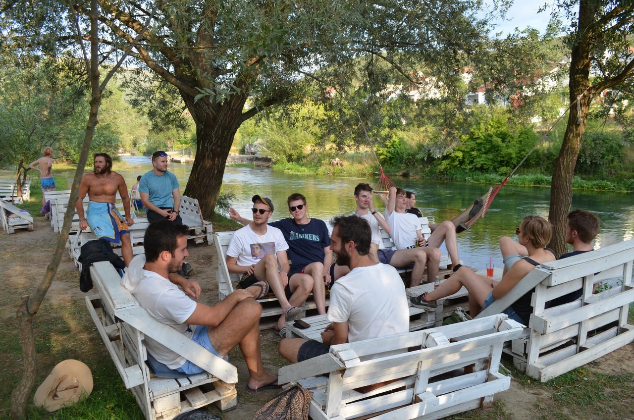 מוסטר Hostel Backpackers מראה חיצוני תמונה